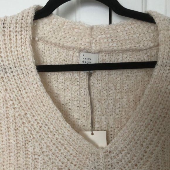 A New Day Sweater V-Neckline Lightweight Chunky Knit Acrylic Beige Women's S NWT - Picture 4 of 7